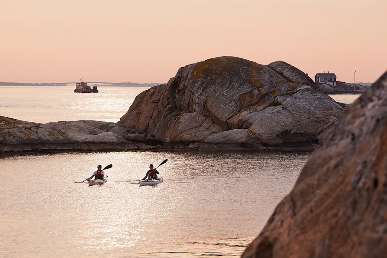 På padlefestivalen i Grebbestad i Sverige får du oppleve padling på sitt aller vakreste. Foto: Fredrik Schenholm På padlefestivalen i Grebbestad i Sverige får du oppleve padling på sitt aller vakreste. Foto: Fredrik Schenholm