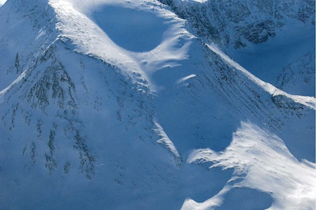 Daltinden sett fra nordøst. Foto: Espen Nordahl. / Trygge toppturer.