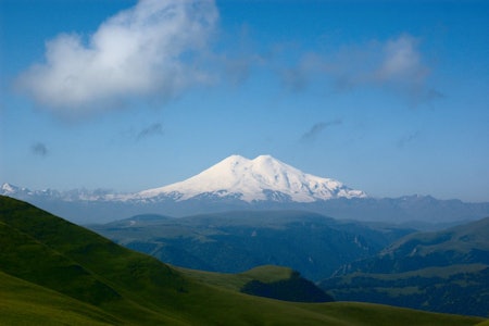 Elbrus i sommerkostyme. Foto: Konstantin Malanchev