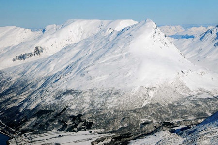 Rissavarri sett fra sørvest. Foto: Espen Nordahl. / Trygge toppturer.