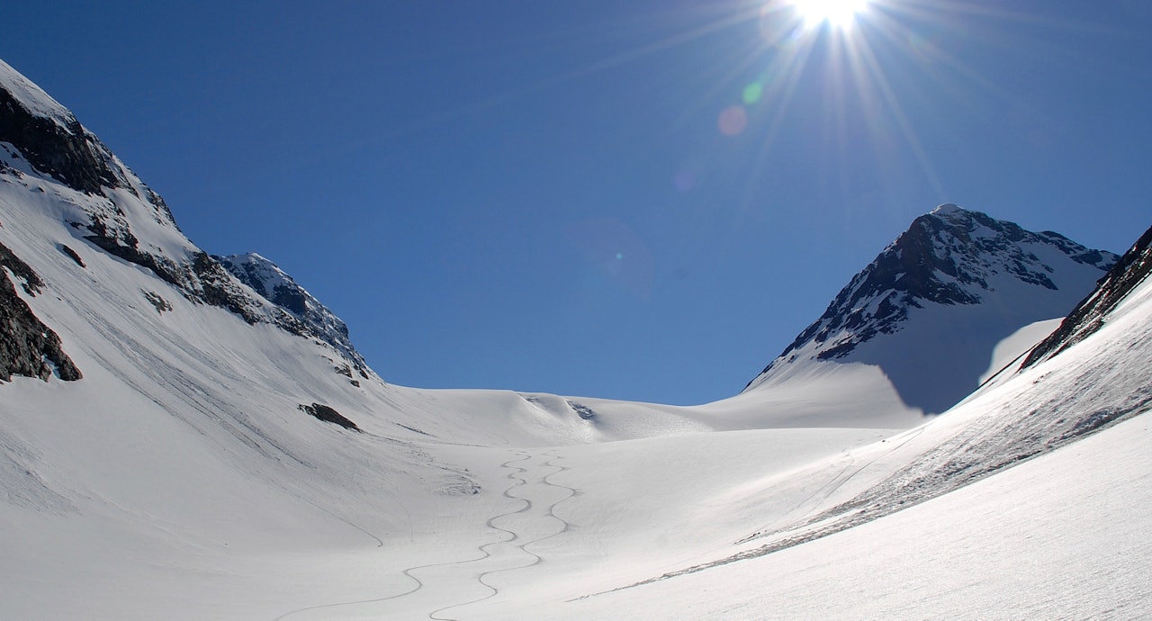 Leirdalen og Hurrbrean på Jotunheimens nordside, byr på fantastiske vårskiturer. Leirdalen og Hurrbrean på Jotunheimens nordside, byr på fantastiske vårskiturer.