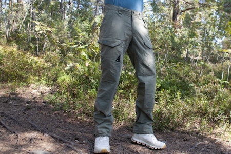 TEST AV TURBUKSER: Grimner er laget i et materiale som Klättermusen kaller Hirsutum, bestående av økologisk bomull og polyamid. Foto: Gunhild Aaslie Soldal test av klattermusen grimner turbukse