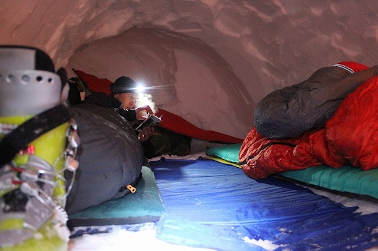 Familie-snøhulen «Skogshorn», med plass til fire. Foto: Hallingdal Folkehøgskule Familie-snøhulen «Skogshorn», med plass til fire. Foto: Hallingdal Folkehøgskule