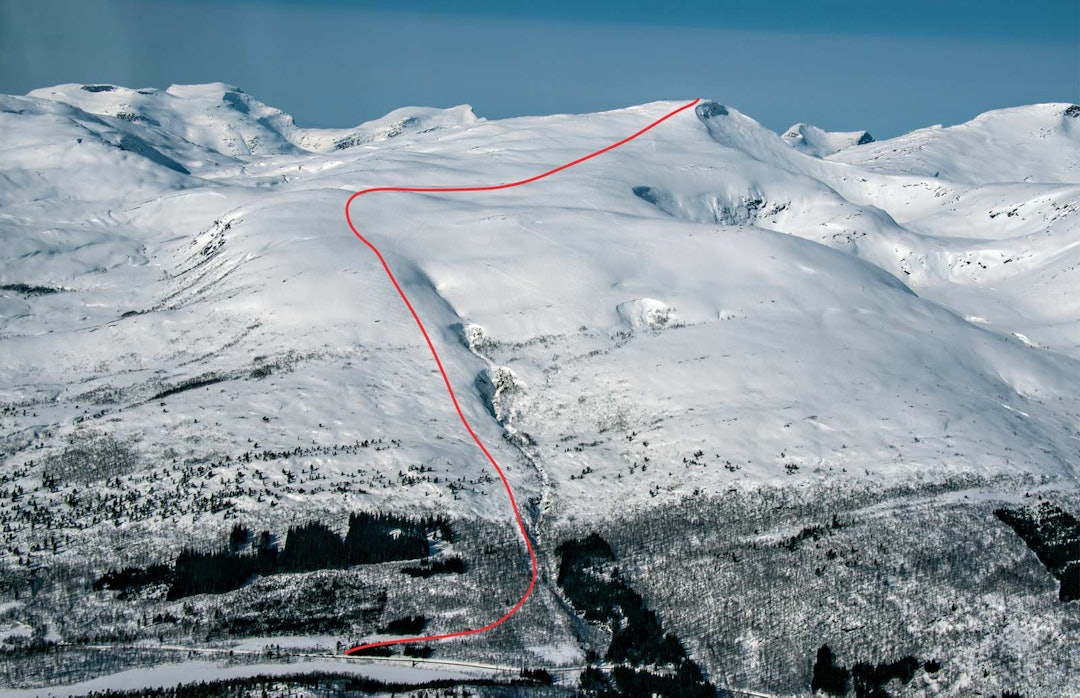 Søndre Nattmålstuva og Kvalhornet sett fra sørøst. Foto: Torgeir Kjus. / Trygge toppturer. Søndre Nattmålstuva og Kvalhornet sett fra sørøst. Foto: Torgeir Kjus. / Trygge toppturer.