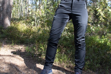 Houdini Motion Top pants er en behagelig bukse å gå på tur med. Foto: Øyvind Aas Test av Houdini Motion Top pants – turbukse  test