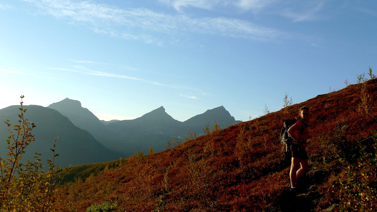 Ragnhild S. Pedersen på vei opp Blåtind (1180 moh.). Foto: Kariann Skare Ragnhild S. Pedersen på vei opp Blåtind (1180 moh.). Foto: Kariann Skare