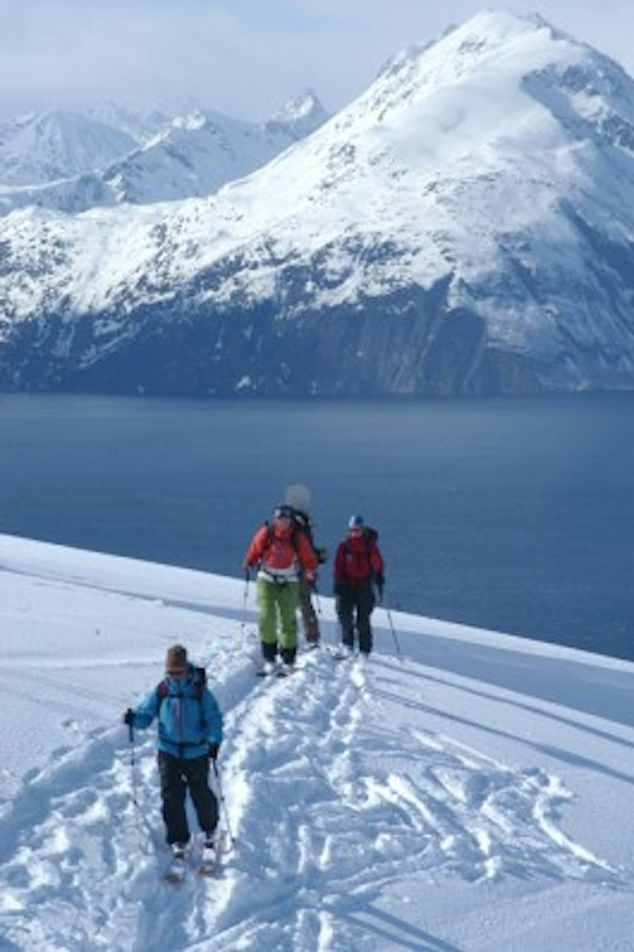 Topptur i vakre Lyngenfjell på Highcamp. Topptur i vakre Lyngenfjell på Highcamp.