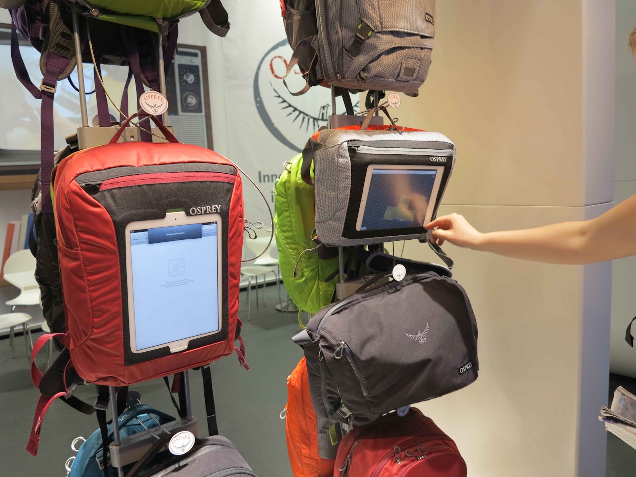 Osprey kommer med en splitter nye Ipad-sekker og vesker, selvsagt vanntette.  Osprey kommer med en splitter nye Ipad-sekker og vesker, selvsagt vanntette.