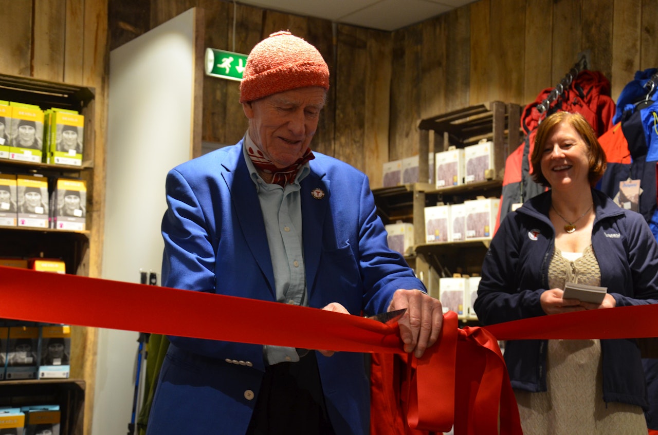 Olav Thon åpner Dnt Oslos turinformasjonen. Foto: Ida Eri Sørbye Olav Thon åpner Dnt Oslos turinformasjonen. Foto: Ida Eri Sørbye