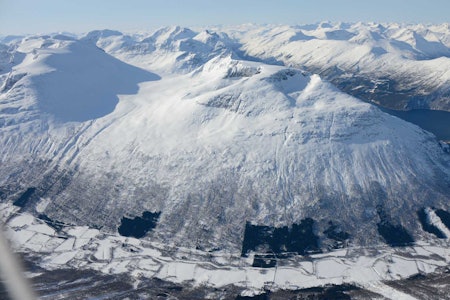 Dronningkrona sett fra vest. Foto: Ludvig Killingberg/ Trygge toppturer. Dronningkrona sett fra vest. Foto: Ludvig Killingberg/ Trygge toppturer.
