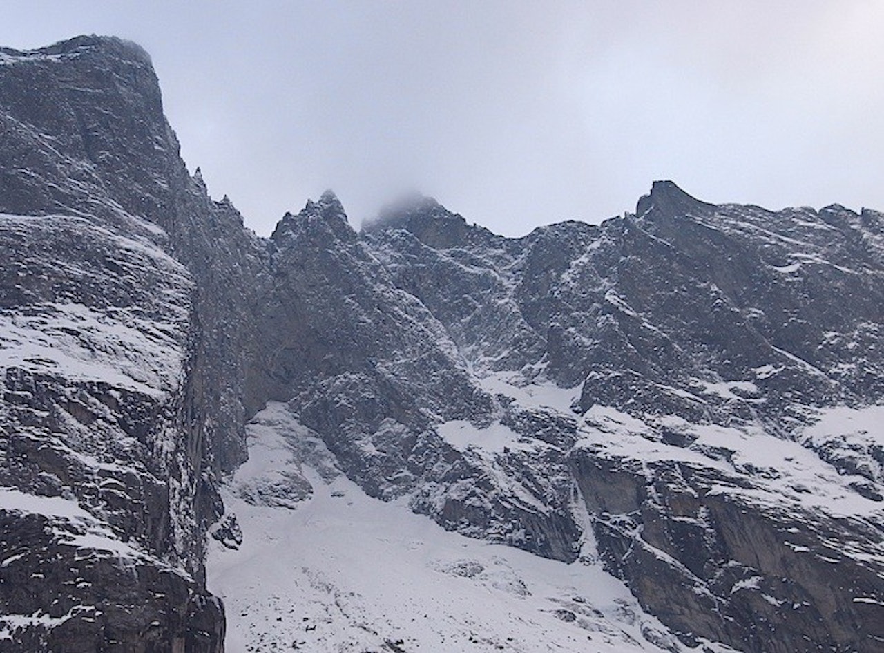 Mektige Trollveggen. Ruta «Suser Gjennom Harryland» går i venstrekanten, opp mot skulderen på veggen. Foto: Dag Hagen Mektige Trollveggen. Ruta «Suser Gjennom Harryland» går i venstrekanten, opp mot skulderen på veggen. Foto: Dag Hagen
