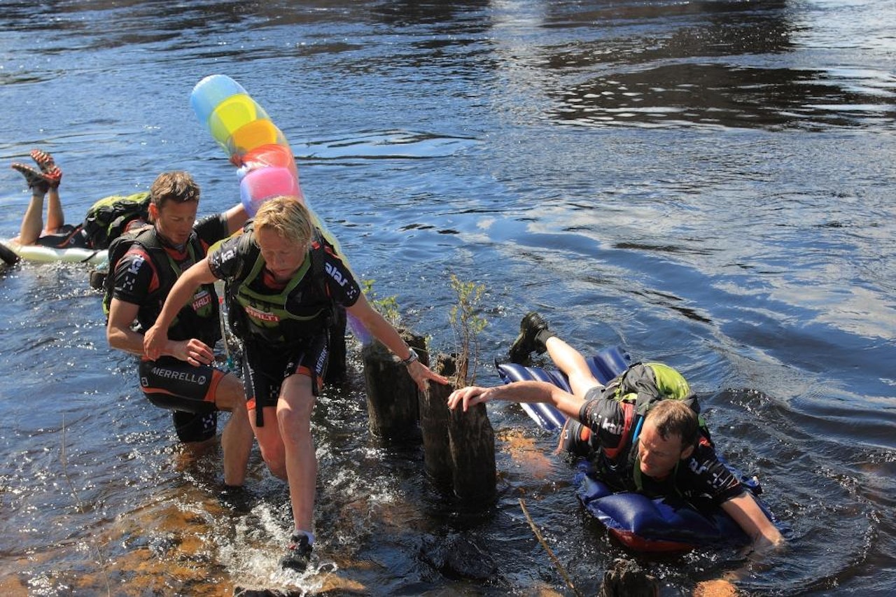 I ET NØTTESKALL: Multisport byr på mange utfordringer, og du har en god sjanse til å bli våt. Foto: multimania.no I ET NØTTESKALL: Multisport byr på mange utfordringer, og du har en god sjanse til å bli våt. Foto: multimania.no