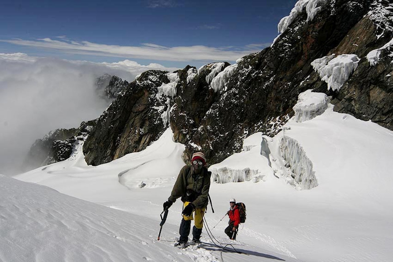 På vei mot toppen av drøyt 5000 meter høye Margharita Peak i Rwenzorifjellene. Foto: Matti Bernitz På vei mot toppen av drøyt 5000 meter høye Margharita Peak i Rwenzorifjellene. Foto: Matti Bernitz