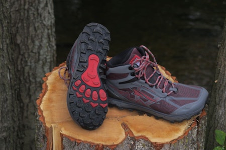 FOTFORM: Altra-sko har såkalt foot shape - bred forfot som lar tærne sprike naturlig for naturlig demping og bedre stabilitet. FOTFORM: Altra-sko har såkalt foot shape - bred forfot som lar tærne sprike naturlig for naturlig demping og bedre stabilitet.