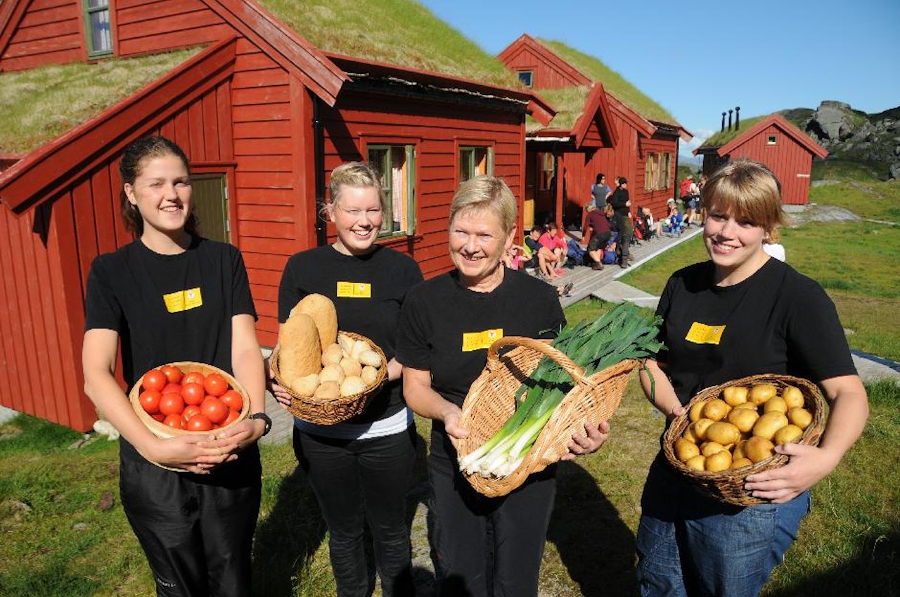 Vertskapet på Stranddalshytta inviterer til sommeråpning på Stranddalshytta i Ryfylkeheiane. Foto: Kjell Helle-Olsen Vertskapet på Stranddalshytta inviterer til sommeråpning på Stranddalshytta i Ryfylkeheiane. Foto: Kjell Helle-Olsen