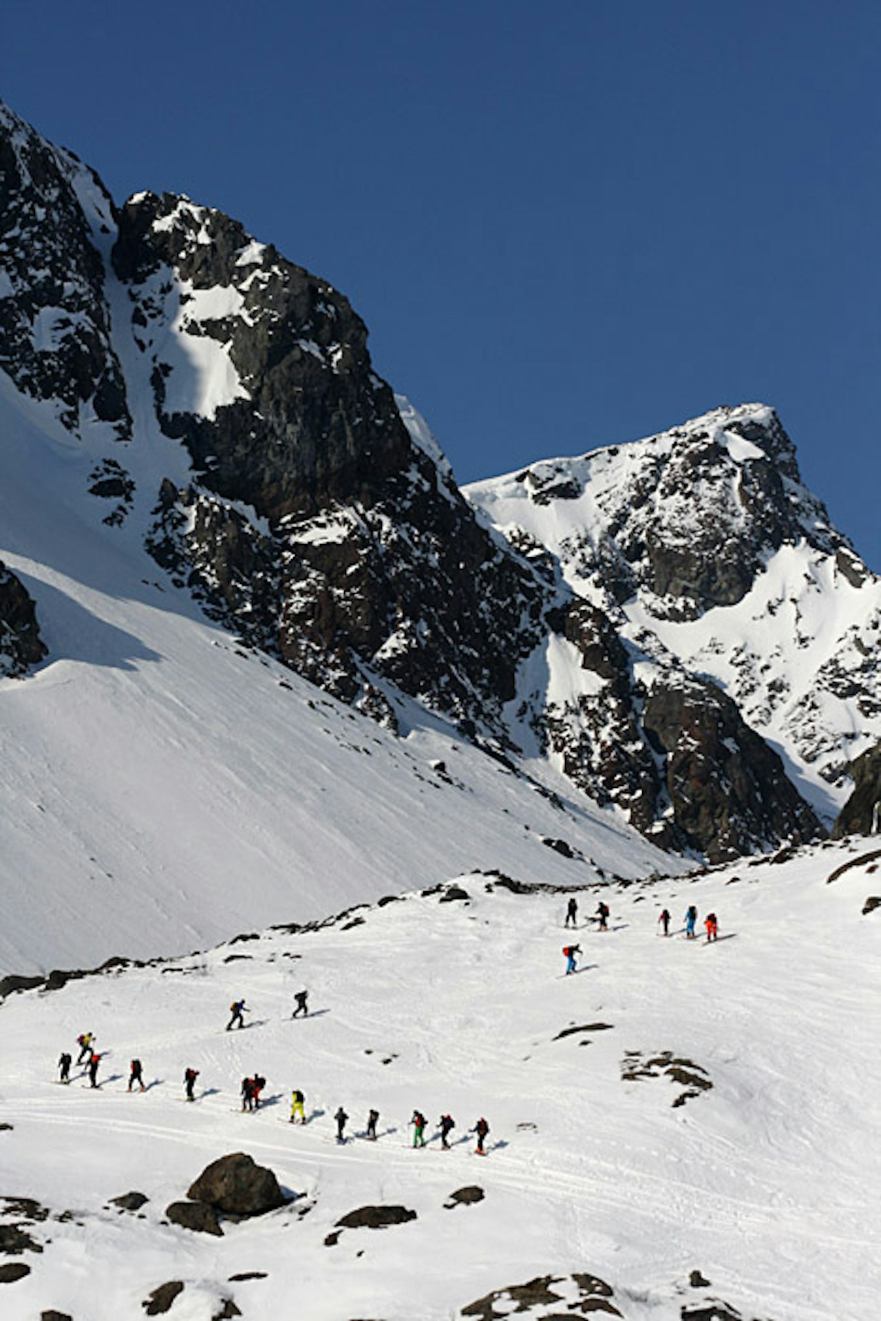 Gruppe på tur i Lyngen. Foto: Birger Holo Gruppe på tur i Lyngen. Foto: Birger Holo