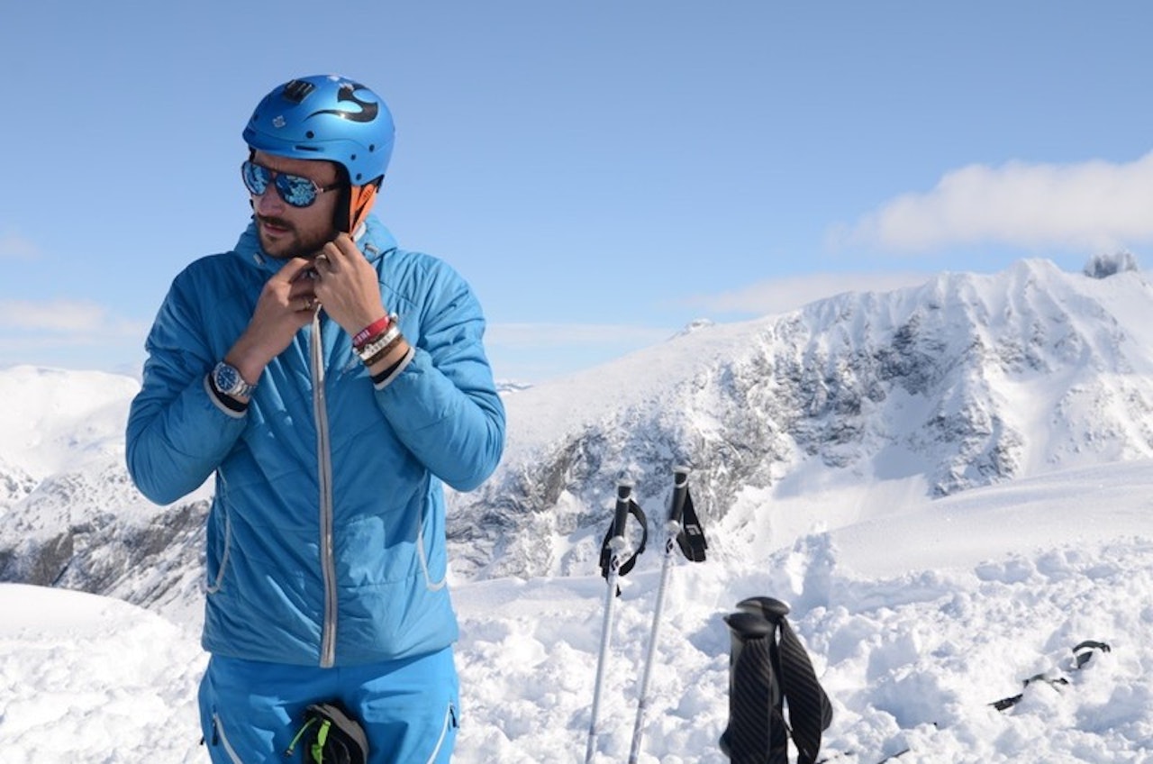 PÅ TOPP: Kronprins Haakon gjør seg klar til å kjøre ned fra Lauvnostind (1950 moh.) Foto: Erlend Sande PÅ TOPP: Kronprins Haakon gjør seg klar til å kjøre ned fra Lauvnostind (1950 moh.) Foto: Erlend Sande