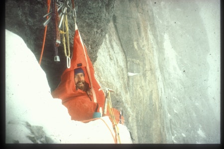 Teltkos før det braker løs: Bjørn Myrer Lund på Eiger. Foto: Stein P. Aasheim Teltkos før det braker løs: Bjørn Myrer Lund på Eiger. Foto: Stein P. Aasheim
