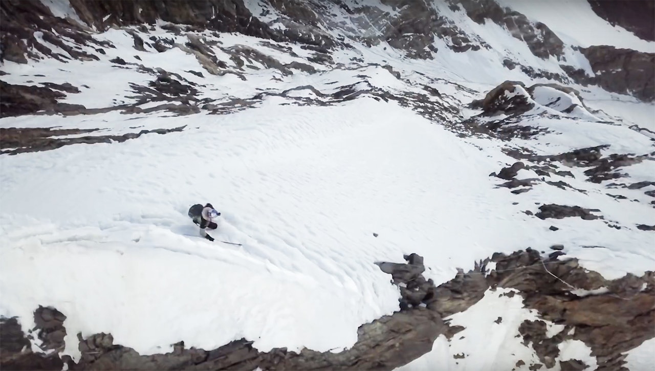 BRATT: Det er ikke akkurat barnebakken i Trysil Andrzej Bargiel forserer på vei ned fra K2. BRATT: Det er ikke akkurat barnebakken i Trysil Andrzej Bargiel forserer på vei ned fra K2.