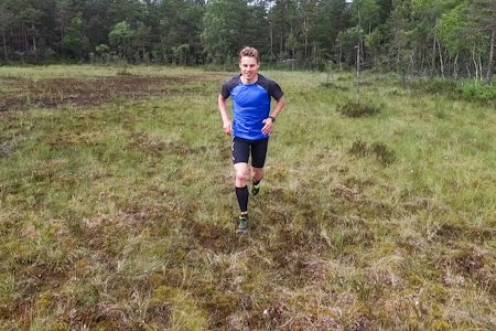 MYR: Vått og trått, men svært effektiv trening. Bilde: Christian Nerdrum løping i myr