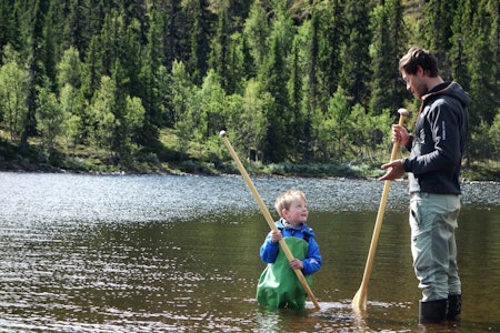 KANOTUR MED BARN: Eventyrlig opplegg. Foto: Sandra Lappegard Wangberg Illustrasjon: Rudi Gundersen