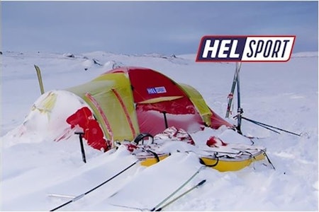 Helsport lager telt og soveposer for ekspedisjon og folket