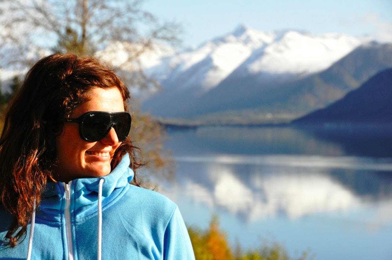 I BRESJEN: Ida Siem hos Romsdal Lodge oppfordrer fjellmiljøet til å lodde ut noen gullkorn med turopplevelser til inntekt for tv-aksjonen, som i år har vann som tema. Foto: Romsdal Lodge I BRESJEN: Ida Siem hos Romsdal Lodge oppfordrer fjellmiljøet til å lodde ut noen gullkorn med turopplevelser til inntekt for tv-aksjonen, som i år har vann som tema. Foto: Romsdal Lodge