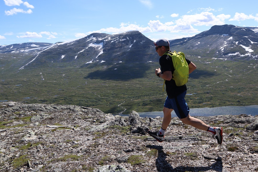 TESTING: I felt med Altras komfortable løpesko. Foto: Siv-Elin Skogen test løpesko fjell terrengløpesko