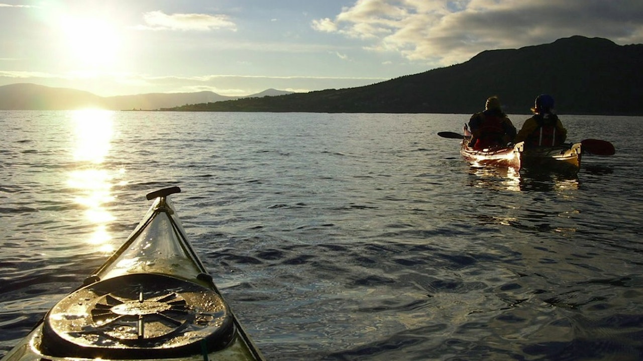 De tre venninnene Anne Natvig (27), Ella Havnevik Giske (28) og Ingvild Margrethe Helgøy (23) la ut på padletur lørdag 11. januar. Senere på dagen ble Helgøy ble hardt skadd etter et fall. De reagerer på ordbruken både politiet og mediene benyttet i omtalen av hendelsen. Foto: Privat De tre venninnene Anne Natvig (27), Ella Havnevik Giske (28) og Ingvild Margrethe Helgøy (23) la ut på padletur lørdag 11. januar. Senere på dagen ble Helgøy ble hardt skadd etter et fall. De reagerer på ordbruken både politiet og mediene benyttet i omtalen av hendelsen. Foto: Privat