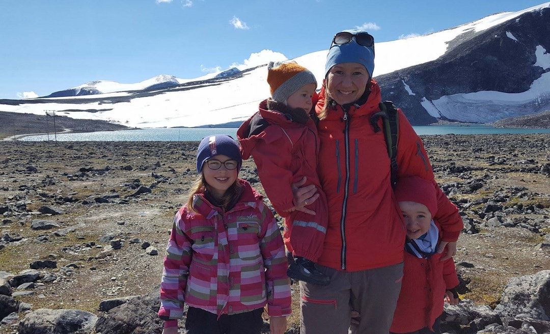 PANGSTART: Vanskelig å savne byen når Jotunheimen ønsker velkommen med bluebird. juvass familie