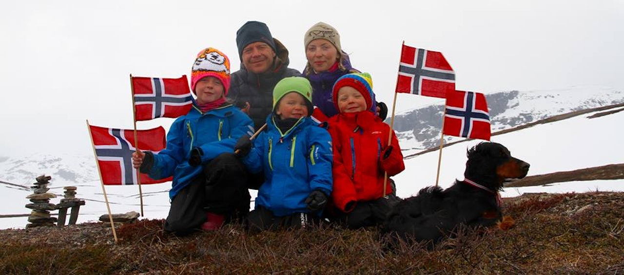 TURFAMILIE: Jon Rune og June blir inspirert av andre turfamilier. Du kan følge dem på vår UTE-blogg! Foto: Rønneberg