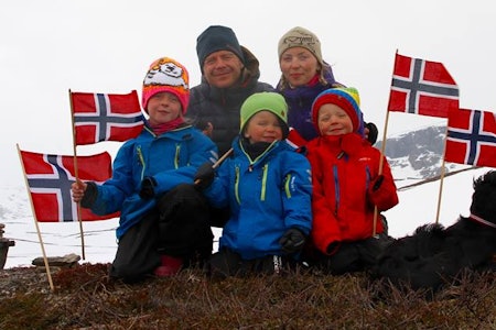 TURFAMILIE: Jon Rune og June blir inspirert av andre turfamilier. Du kan følge dem på vår UTE-blogg! Foto: Rønneberg