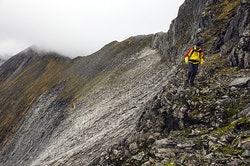 Den tyske piloten blåste opp en gummibåt og seilte ut disse fjellsidene vinterstid... Den tyske piloten blåste opp en gummibåt og seilte ut disse fjellsidene vinterstid...