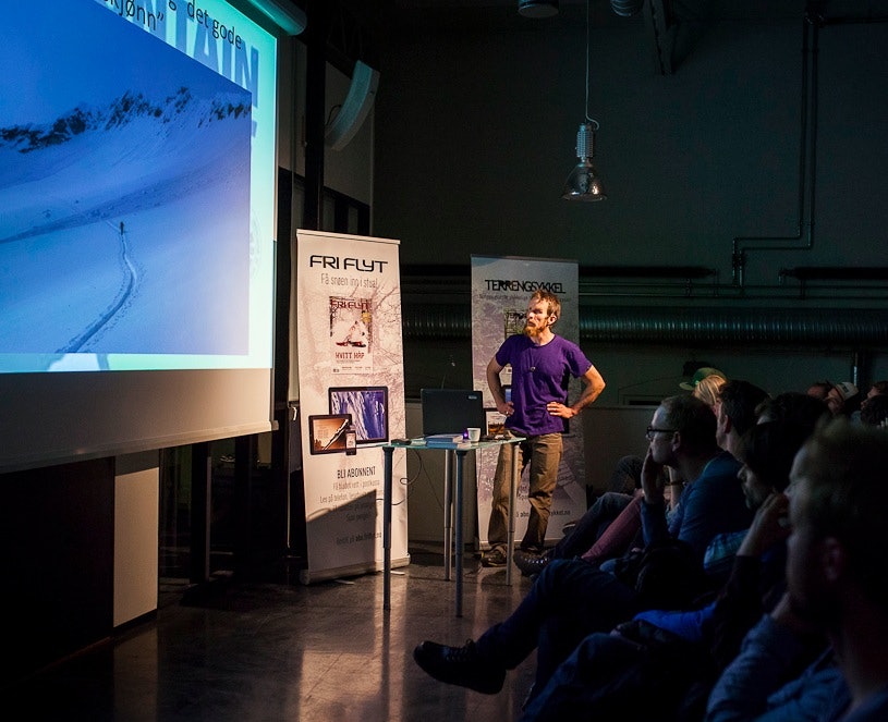 Fullt hus hos Fri Flyt under Tor Olav Naalsunds foredrag nylig. Foto: Marte Stensland Jørgensen Skjermbilde 2013-12-05 kl. 06.53.56
