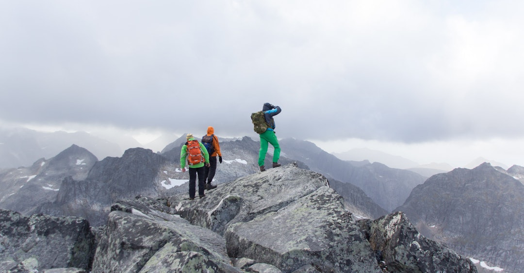 turgåere på fjelltopp