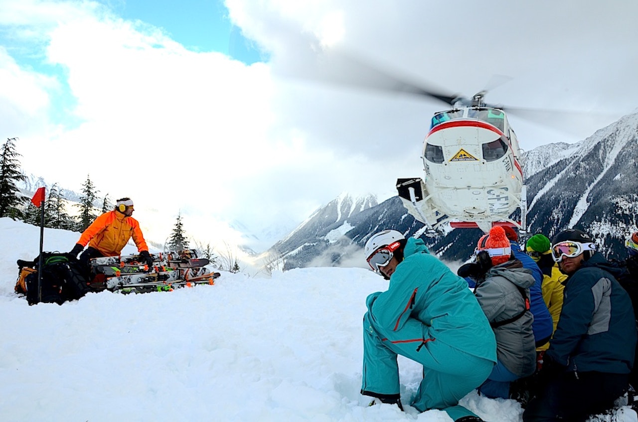 HELILAND: Helikopter inn for landing i Adamants, British Columbia. Foto: Erlend Sande
