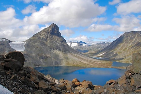 Kyrkja ved Leirvassbu er majestetisk. Foto Per-Arne Andersen. Fottur Kyrkja Leirvassbu Jotunheimen