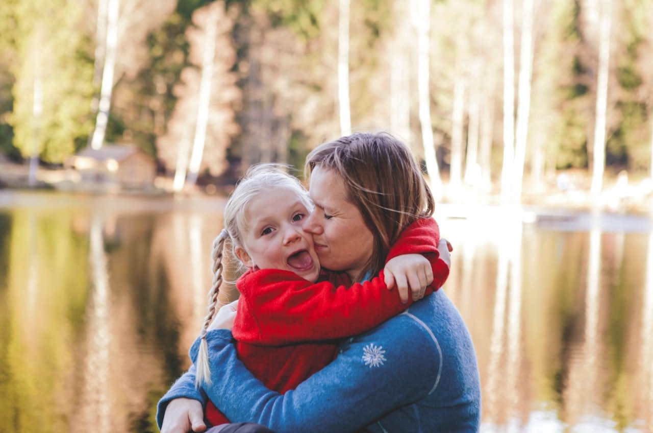 GODE TURVENNINNER: Friluftseventyrene til Dina (8) og mamma Elisabeth har gitt dem et sterkt samhold og en stor kjærlighet til naturen. Foto: Majala Tamber