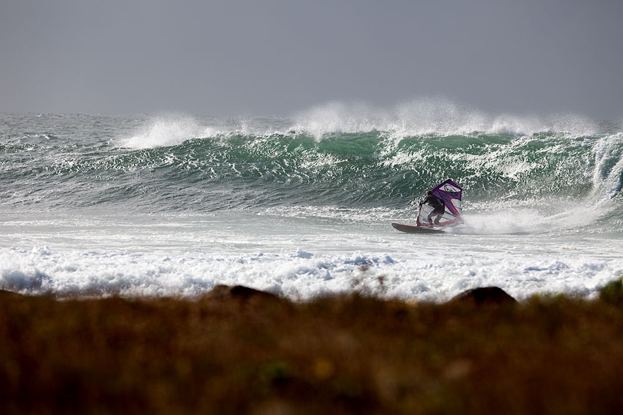 SURFFORBUD: Store deler av den norske kysten det forbud mot å surfe. Ingen av de politiske partiene lover å rydde opp i unntaketen fra allemannsretten, men noen går lenger enn andre i å antyde at slike begrensninger ikke er på sin plass (bildet: Markus Allen). Foto: Nils-Erik Bjørholt SURFFORBUD: Store deler av den norske kysten det forbud mot å surfe. Ingen av de politiske partiene lover å rydde opp i unntaketen fra allemannsretten, men noen går lenger enn andre i å antyde at slike begrensninger ikke er på sin plass (bildet: Markus Allen). Foto: Nils-Erik Bjørholt