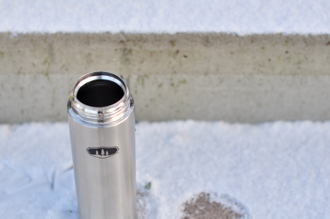 STOR ÅPNING: GSI-koppen er lett å fylle, også med isbiter om sommeren. GSI Glacier Microlite Flip