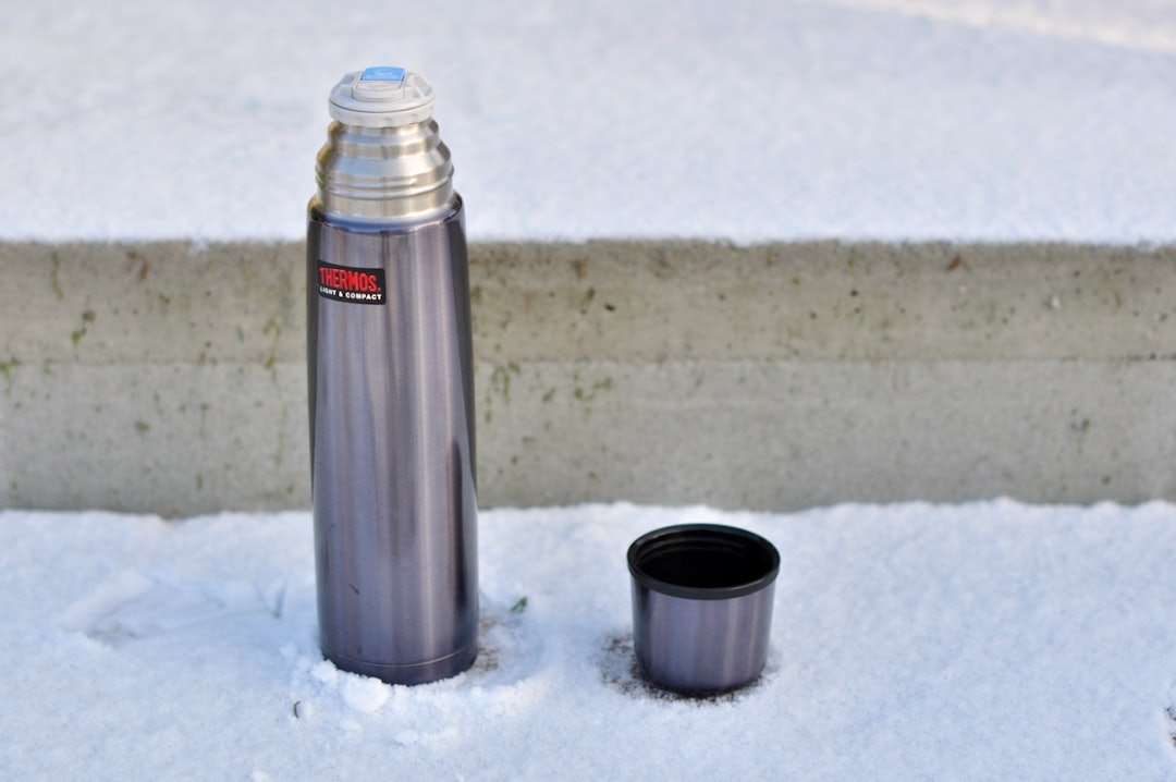 LETTVEKTER: Thermos Light & Compact er den letteste 1-liters termosen i testen Thermos Light & Compact
