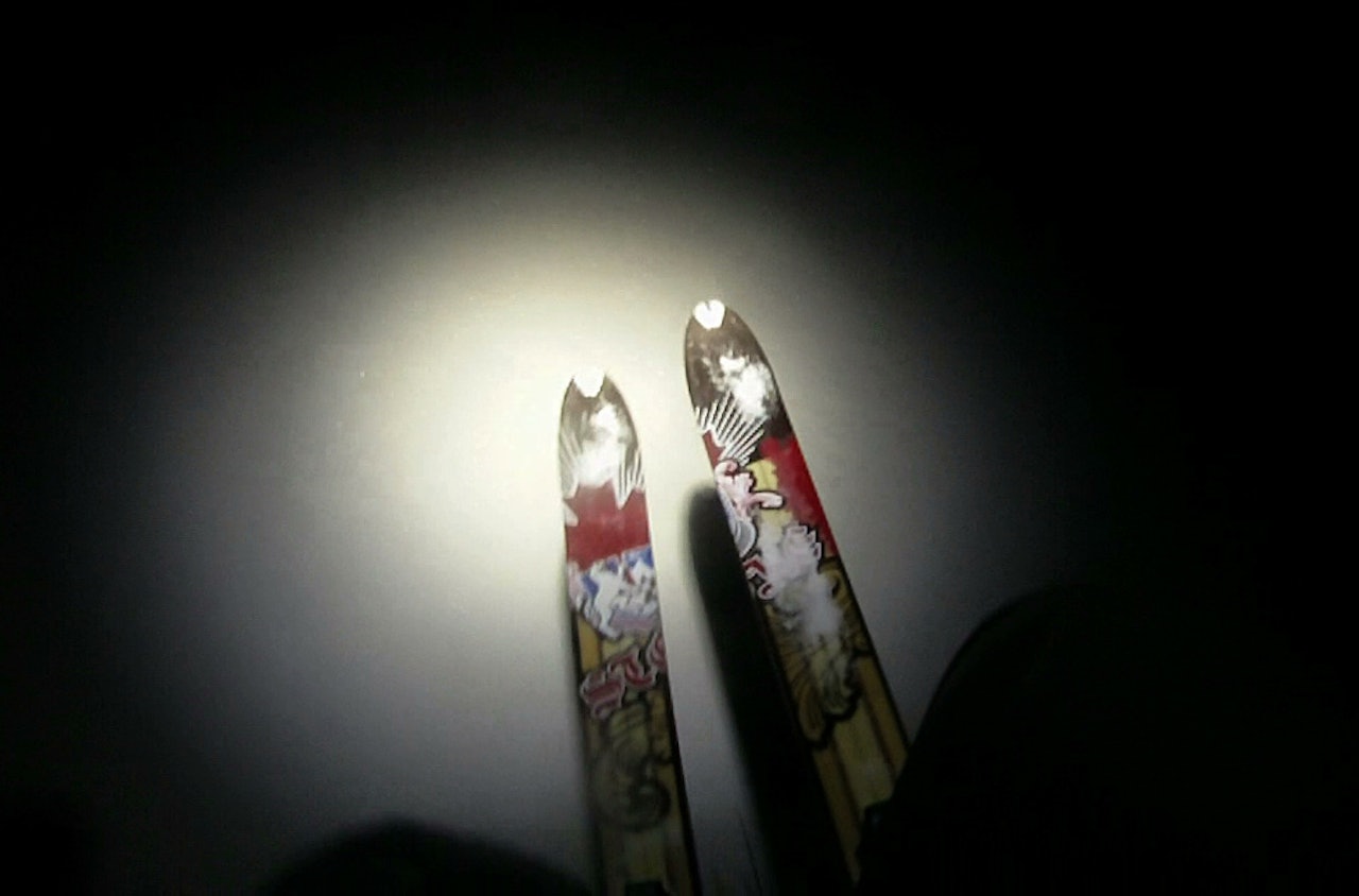 MONSTERLYKT: Med Moonlights Bright as Day 4000 får du så sterkt lys at du kan kjøre ski nesten som om det var dagslys. MONSTERLYKT: Med Moonlights Bright as Day 4000 får du så sterkt lys at du kan kjøre ski nesten som om det var dagslys.