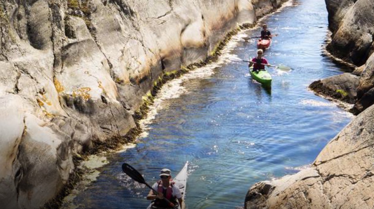 BOHUSLÄN: Padle med kajakk eller kano i Sveriges første nasjonalpark. Foto: Rune Borgelid padling bohuslän sommerferie
