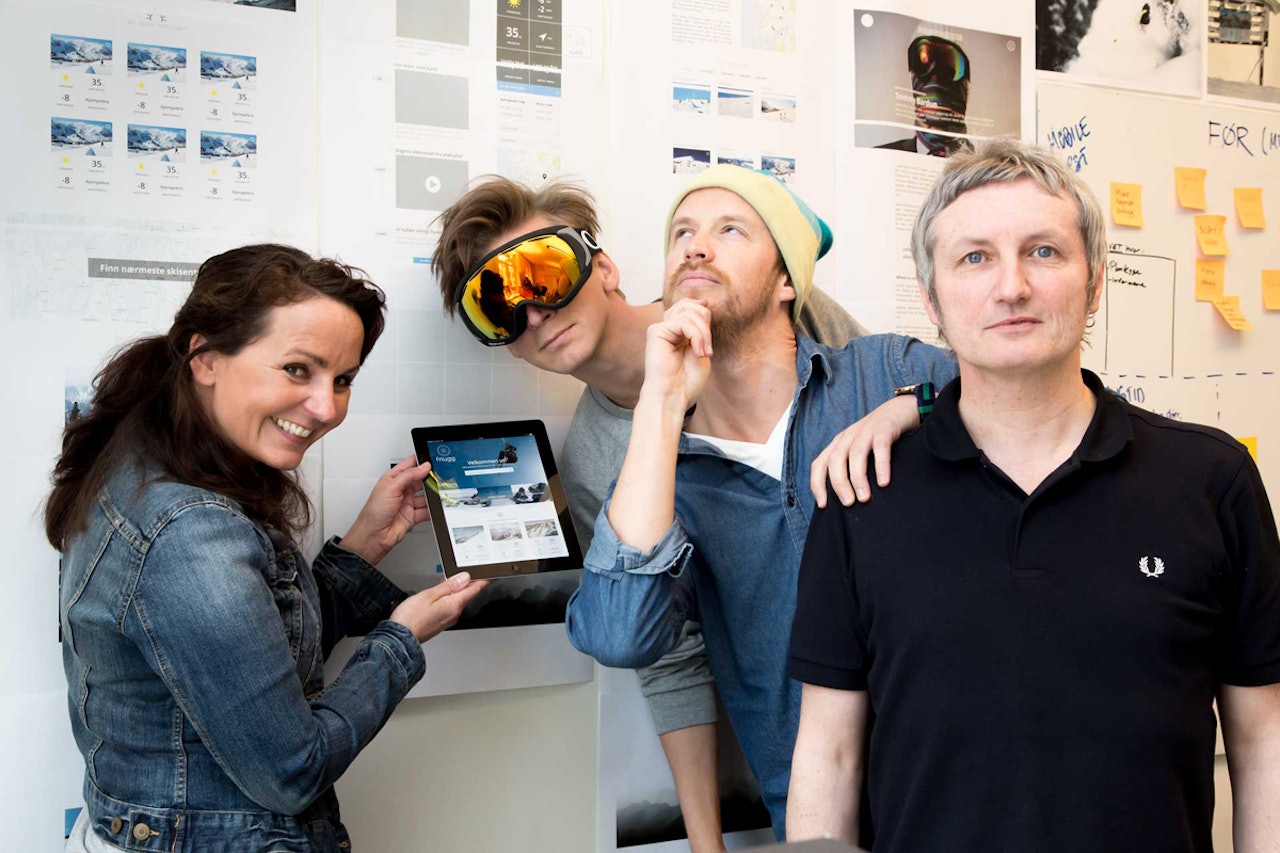 LANSERER VÆR- OG FØREMELDINGSTJENESTE: Alpinanleggenes Landsforening –med Generalsekretær Camilla Sylling Clausen (tikl venstre) i spissen- lanserer sin egen variant av Skiinfo til høsten. Den nye digitale plattformen lager de sammen med Making Waves, her representert ved Hans Christian Berge (med goggles), Martin Dahl (med lue) og Graham Mansfield. Foto: Håkon Stillingen LANSERER VÆR- OG FØREMELDINGSTJENESTE: Alpinanleggenes Landsforening –med Generalsekretær Camilla Sylling Clausen (tikl venstre) i spissen- lanserer sin egen variant av Skiinfo til høsten. Den nye digitale plattformen lager de sammen med Making Waves, her representert ved Hans Christian Berge (med goggles), Martin Dahl (med lue) og Graham Mansfield. Foto: Håkon Stillingen