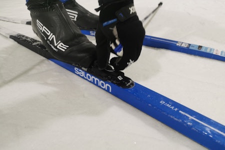 GJØR ET FLYTT: Vi har prøvd tre forskjellige langrennsbindinger som kan flyttes fram og tilbake og gi bedre feste eller glid. Foto: Vegard Breie  flyttbar langrennsbinding