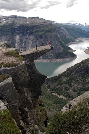 Hva med å få betalt for å besøke steder som Trolltunga i sommer? Foto: Ola Njå Bertelsen Trolltunga Tyssedal 2 foto Ola Njå Bertelsen