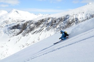 KONGEPUDDER: Kronprinsen nyter godt føre fra toppen av Lauvnostind. Foto: Erlend Sande KONGEPUDDER: Kronprinsen nyter godt føre fra toppen av Lauvnostind. Foto: Erlend Sande