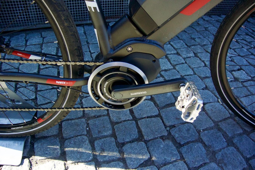 MYE KRAFT: Steps-motoren på White-sykkelen gjør det lett å holde 25 km/t selv i lange og bratte bakker. Foto: Øyvind Aas