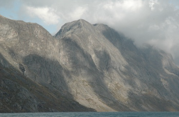 Besseggen sett fra båten. Foto: Gjendesheim Skjermbilde 2012-02-12 kl. 20.14.21