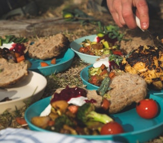 FYLDIG TURBURGER? Når du er svolten etter dagens innsats, er det lite som slår ein god burgar.  Foto: Sigrid Henjum Hamburger på tur